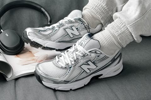 New Balance MR740